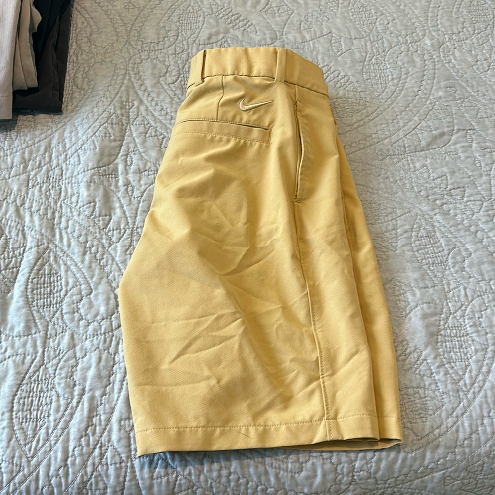 Boys Nike golf shorts size medium
